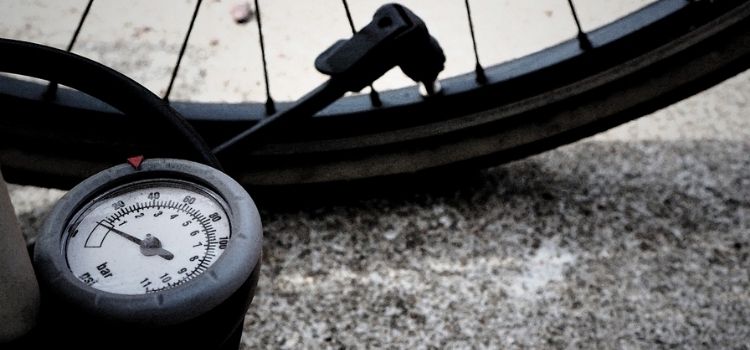 A quelle pression faut-il gonfler ses pneus de vélo ? - Magazine Origine